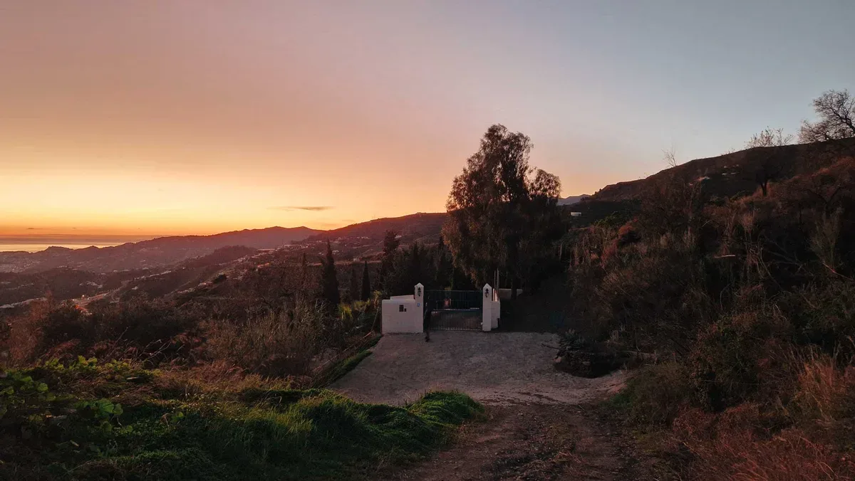 Everyday life at the off-grid finca